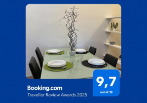 MEG 32 apartment Three-room in the heart of Isola Milano